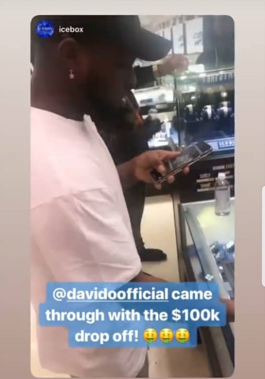 Davido deposits over N35 million to get 30BG jewelries for his gang members in US (Photo)