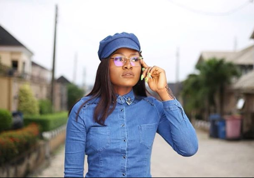 Alex Unusual reveals