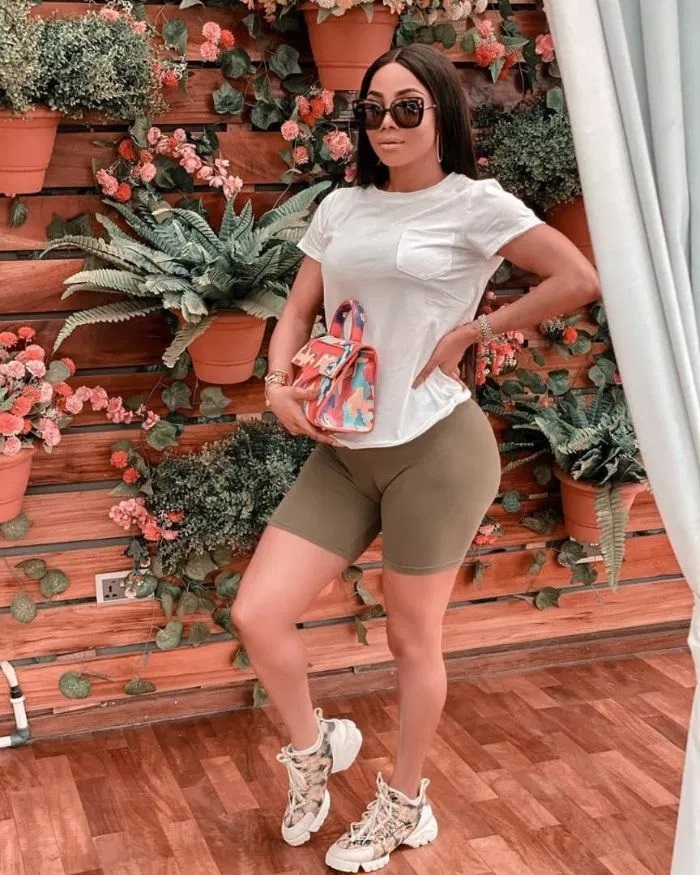 My camel toe has more fans than I do and it's sweet in the middle - Toke  Makinwa - YabaLeftOnline