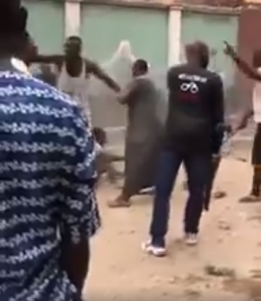 Residents mob SARS officers