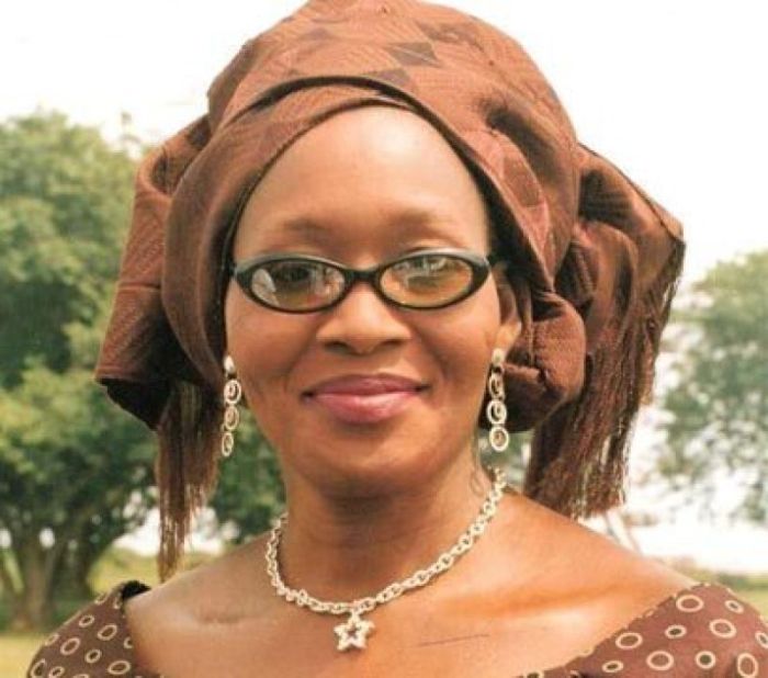 Kemi Olunloyo prays