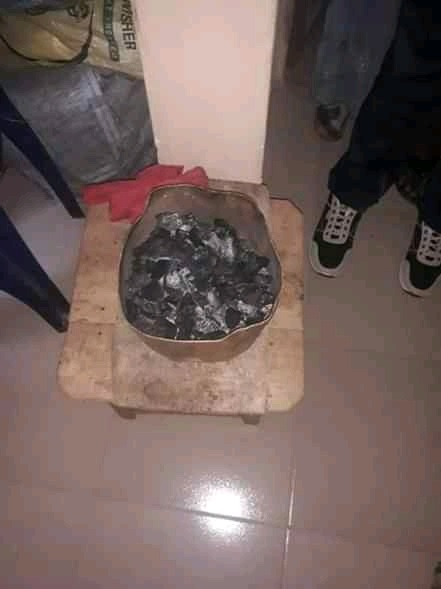 Old Woman and houseboy die