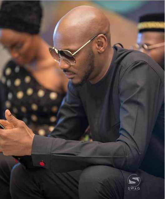 2Face flaunts