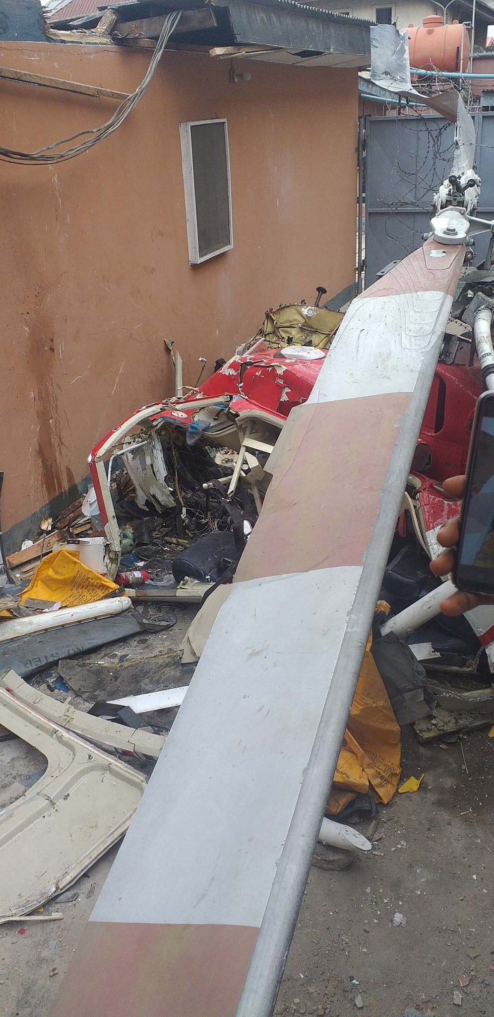 helicopter crashes into building in Lagos