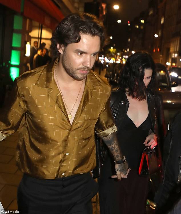 Liam Payne engages girlfriend