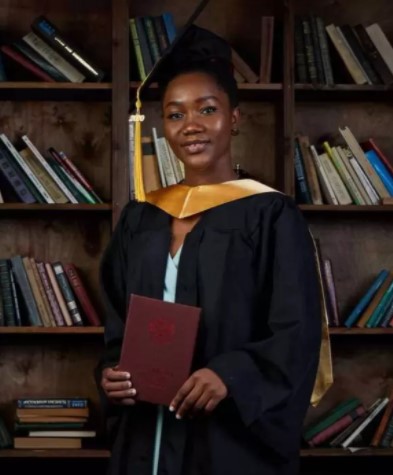 Nigerian lady graduates