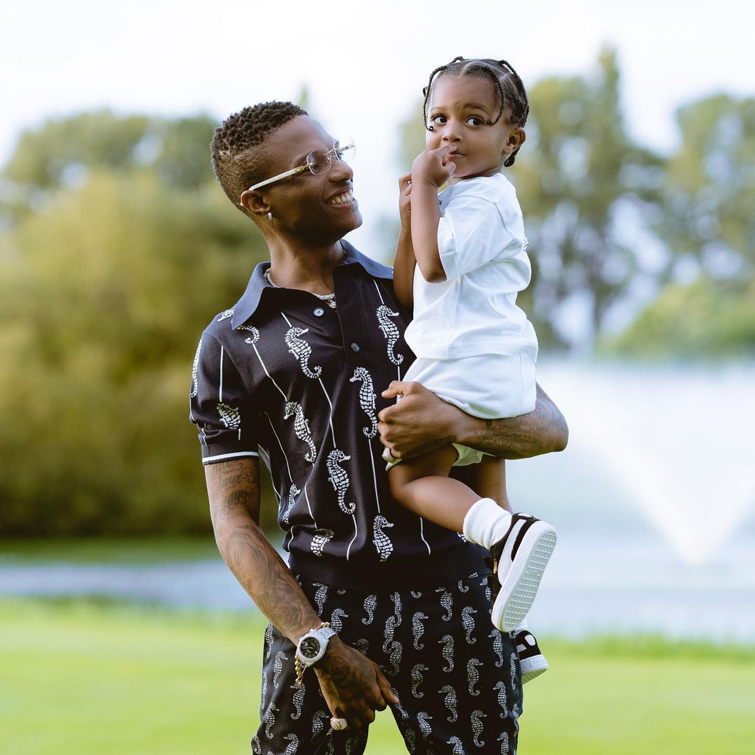 Moment Wizkid cautioned his son, Zion against drinking alcohol (WATCH)