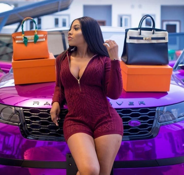 Mercy Eke flaunts