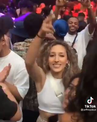 Australians sing along