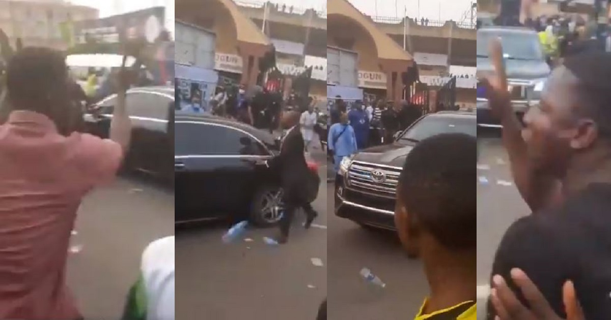 Governor Sanwo-Olu’s convoy booed and pelted with water bottles in Lagos (Video)
