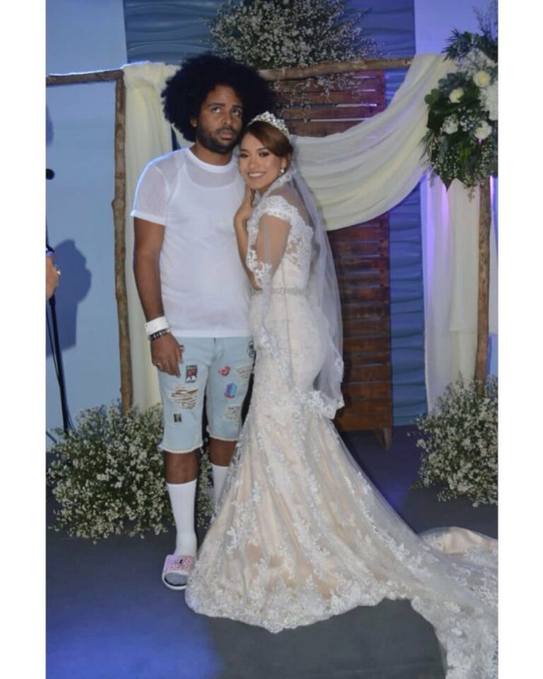 Dominican singer, Nfasis goes viral as he weds in Tshirt