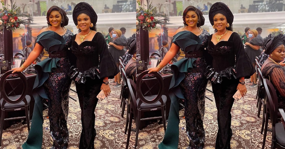 Nollywood Actresses, Mercy Aigbe and Iyabo Ojo squash their beef, share beautiful smiles for the camera.