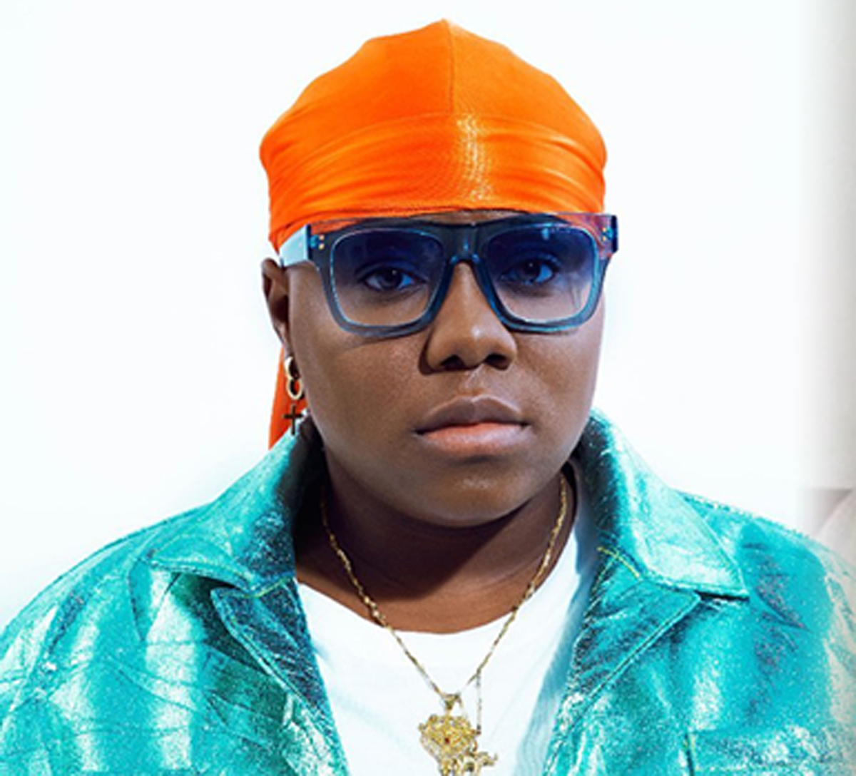 Teni cries out