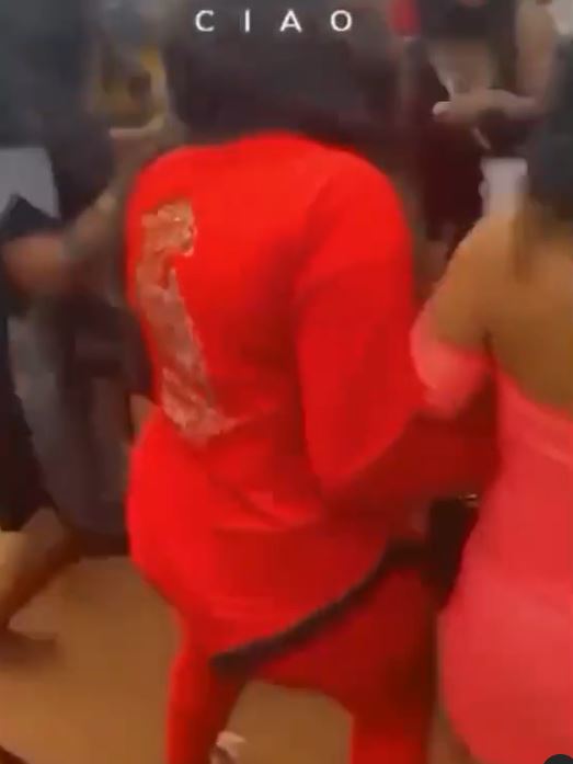 Uninvited slay queens&#39; bounced out of Obi Cubana&#39;s mum&#39;s burial (video)