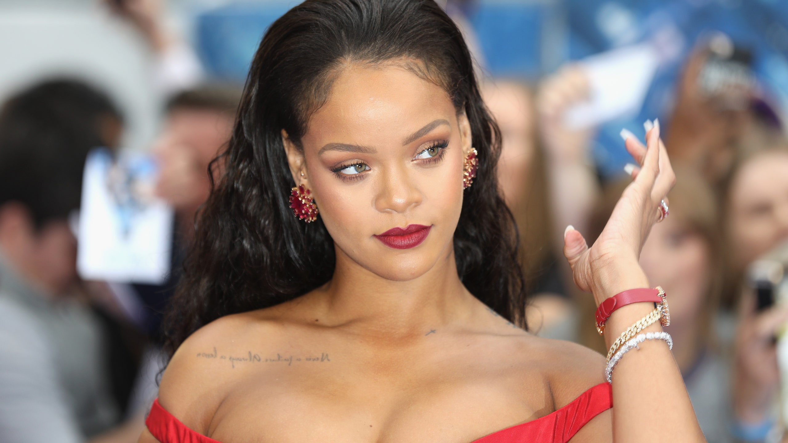 Rihanna  becomes
