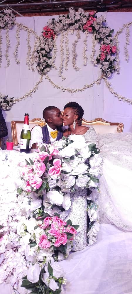 “I have given it to the only man who deserved it” – Newly-wedded lady who married as a virgin writes as she celebrates her wedding to her man.