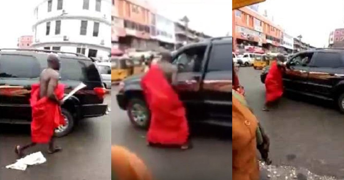 Angry Ghanaian husband uses cutlass to attack man on the streets of Kumasi for allegedly sleeping with his wife (WATCH)