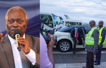 Pastor Kumuyi arriving