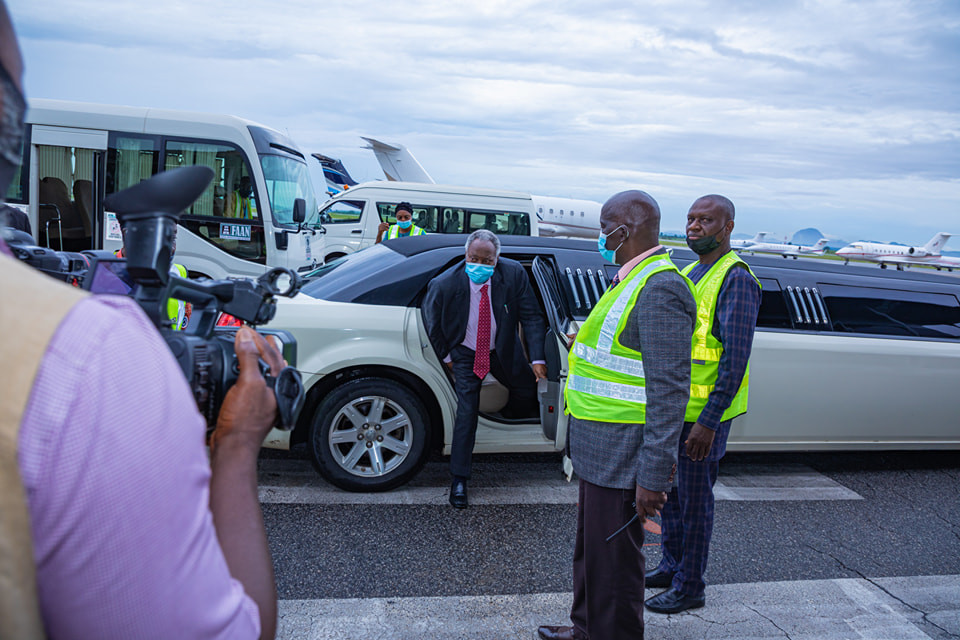 Pastor Kumuyi arriving 