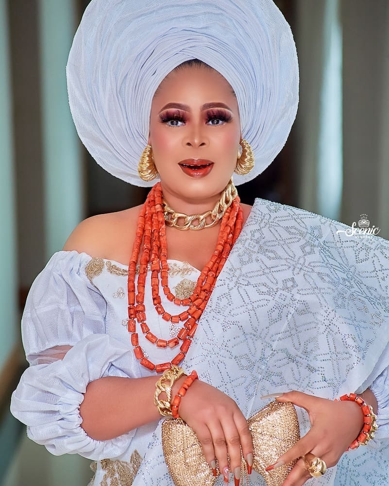 “N1 million is not enough” – Actress, Tayo Adeniyi makes a scene at her event as she begs a guest to give her more money 3 Tayo Adeniyi makes
