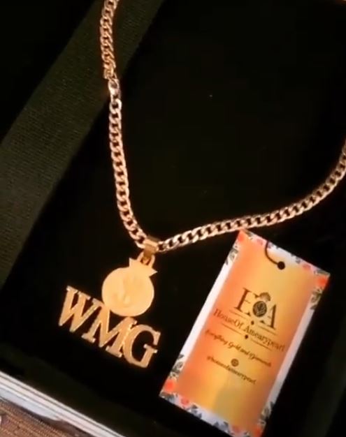 Fans gift BBNaija winner, Whitemoney a 24-carat customized gold chain 3 whd