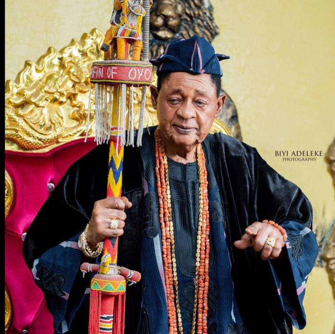 Alaafin of Oyo rocks one of his wives