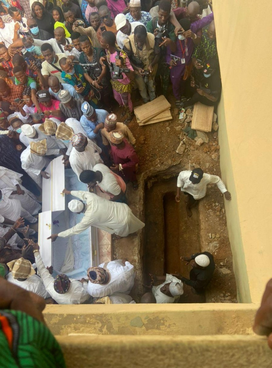 Photos from the burial of Late veteran actor, Baba Suwe 13 suwe burial 010