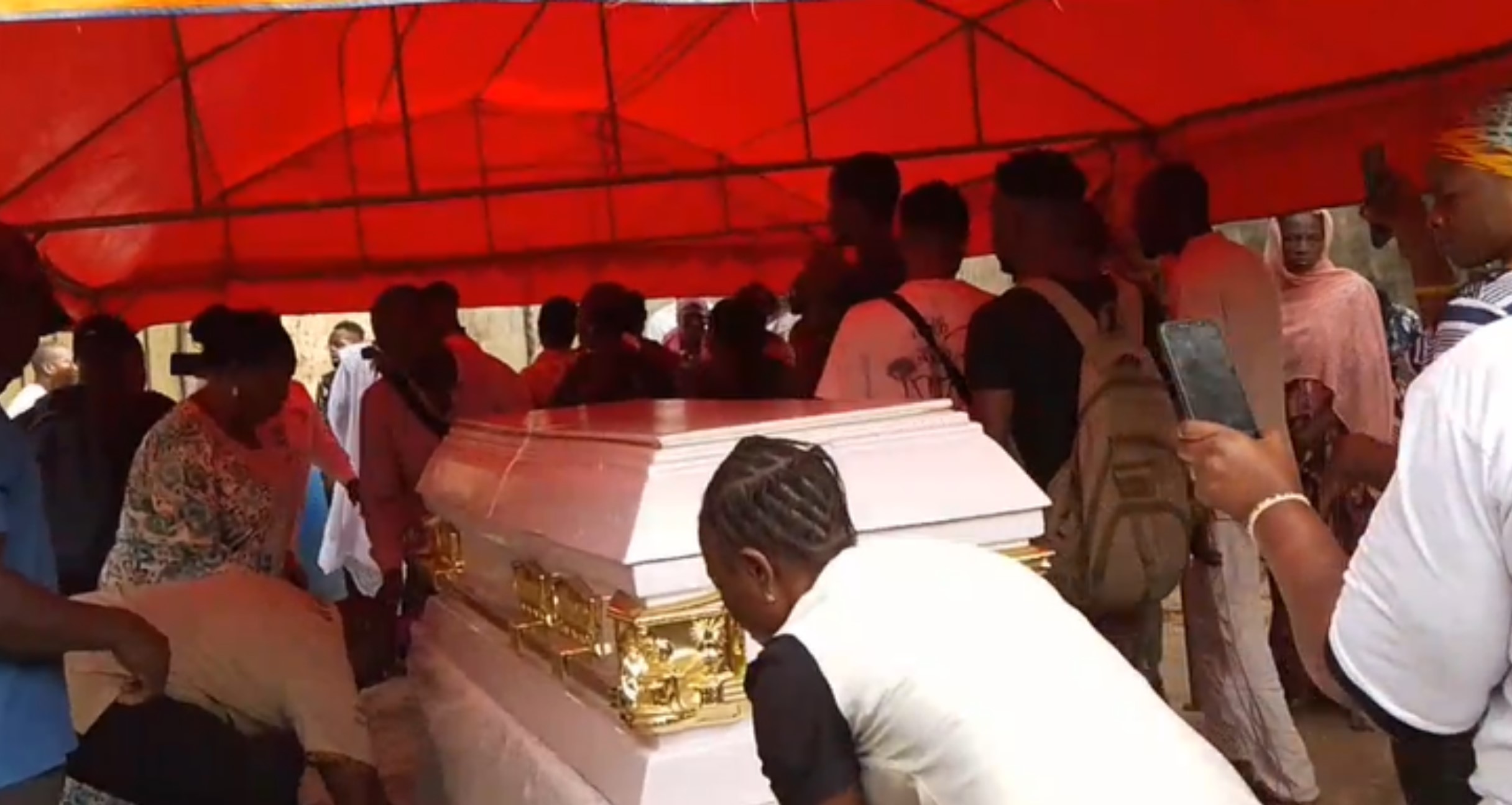 Photos from the burial of Late veteran actor, Baba Suwe 5 suwe burial 02