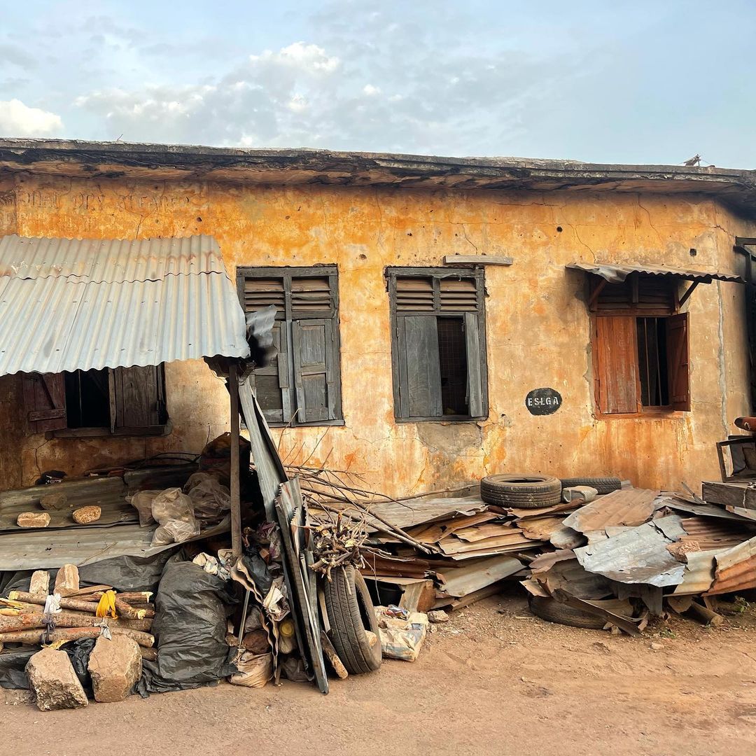 Actress Destiny Etiko breaks down in tears as she compares the house she lived in while growing up with the one she lives in now 3 270193956 927599574796101 7066765846725844994 n