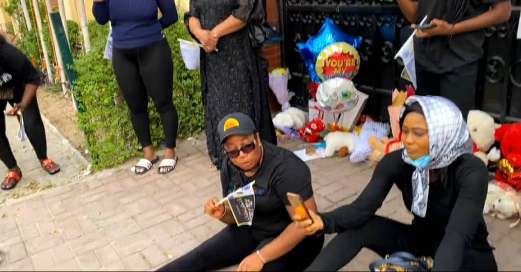 JusticeForSylvester: Nigerian women stage protest in front of Dowen College (photos) 7 61b0721fabc6f