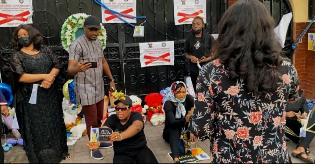 JusticeForSylvester: Nigerian women stage protest in front of Dowen College (photos) 5 61b07293224fb