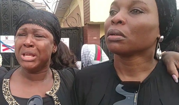 JusticeForSylvester: Nigerian women stage protest in front of Dowen College (photos) 3 woman dd