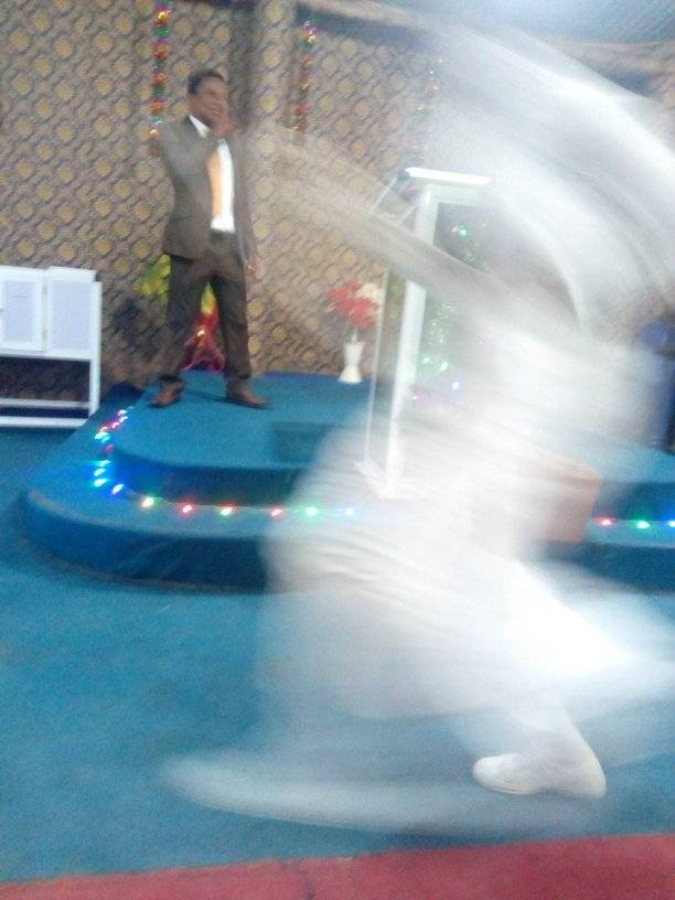 Pastor shares photos of the ‘angel’ that was captured on camera in his church 5 Uches angel