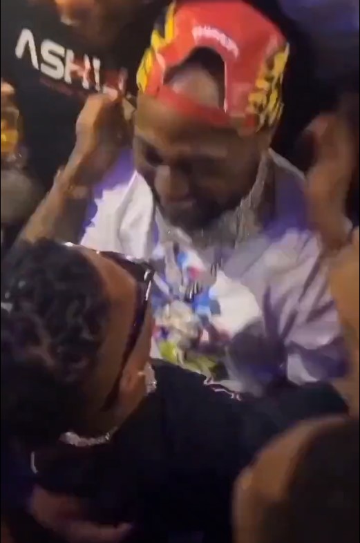 “Zlatan Ibile’s mental health was not even considered” – Twitter Users drag Zlatan Ibile after Wizkid and Davido hugged and reconciled. 6 Wizkid and Davido hug