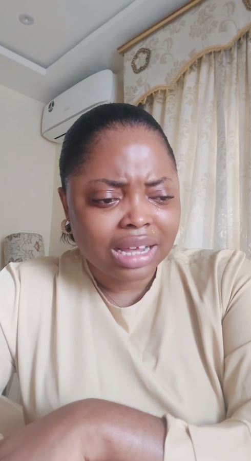 “I am tired” – Actress, Olayode Juliana burst into tears as she calls out Pastor Timi Adigun for allegedly taking control of her social media accounts (video) 3 f3efde