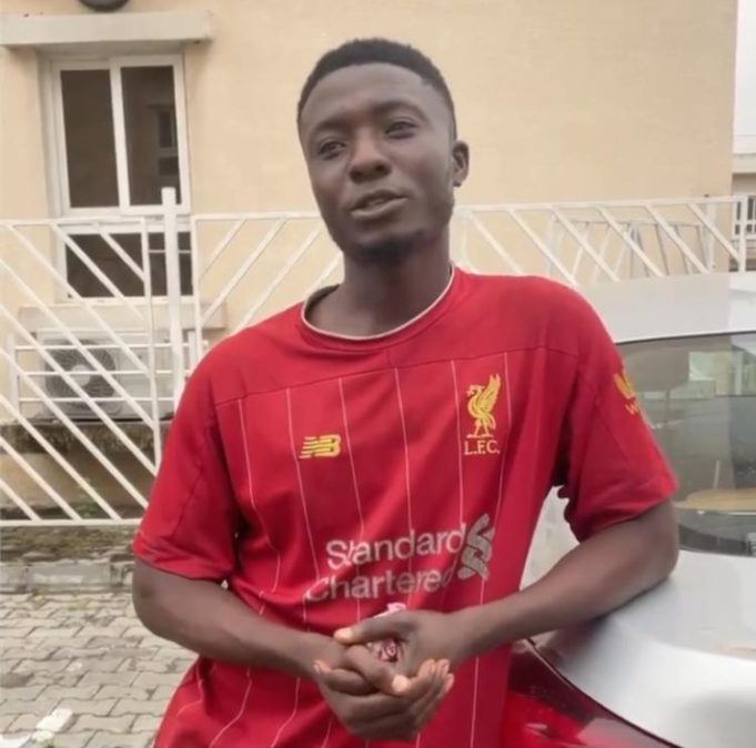 “Even though I am poor, I gave the prisoners money because I have freedom” – Generous traffic hawker in viral video shares 3 hawkerr