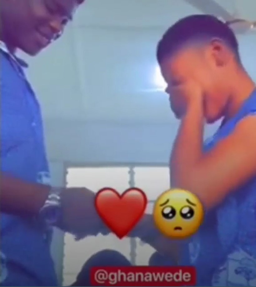 Secondary school student kisses her student boyfriend after he proposed to her (WATCH) 3 high school lovee