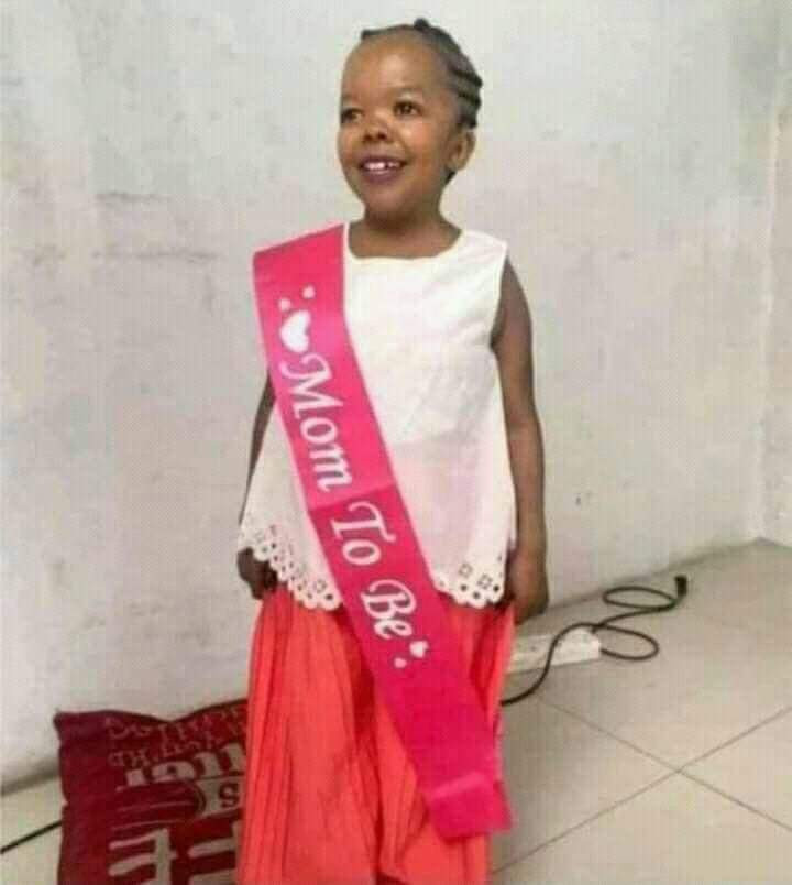 South African man finds love with rich woman with growth disorder after meeting her on Facebook (photos) 5 Man finds 3