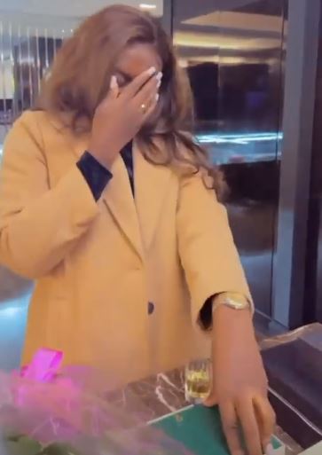 Singer, Zlatan’s baby mama breaks down in tears as he gifts her a Rolex watch on her birthday (video) 4 dwwdee