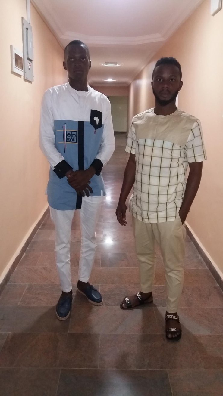 Comedian, Sabinus gifts his childhood friend a brand new car (video ) 4 oga sabinus2