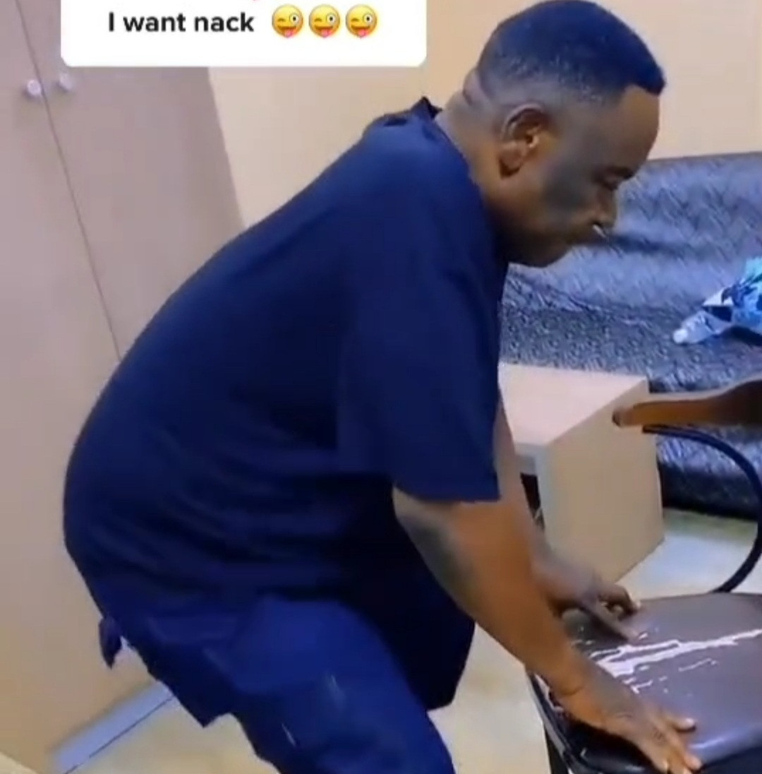 “I wan knack” – Mr Ibu says as he displays sensual dance from his hospital ward (video) 3 624d38443c959