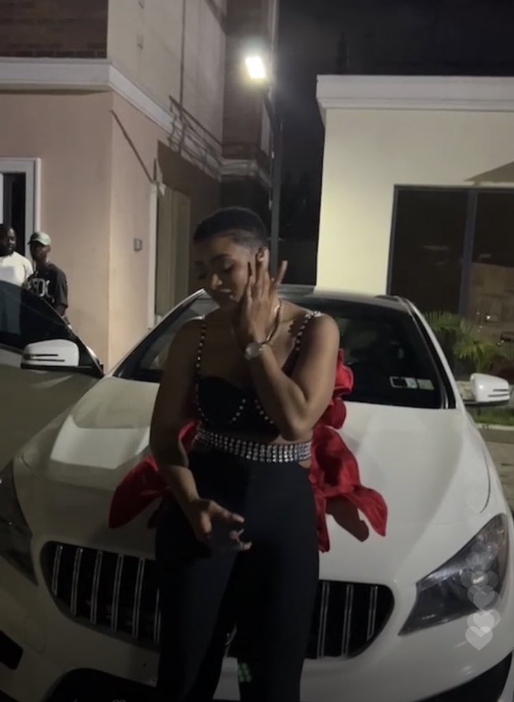 Fans gift Liquorose N14.5M, Mercedes-Benz, erect a billboard of her on 27th birthday (Photos / video) 5 lk 3