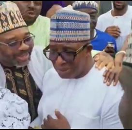 Veteran actor Adebayo Salami sheds tears of joy as children gift him brand new SUV on his 70th birthday (video) 3 frt