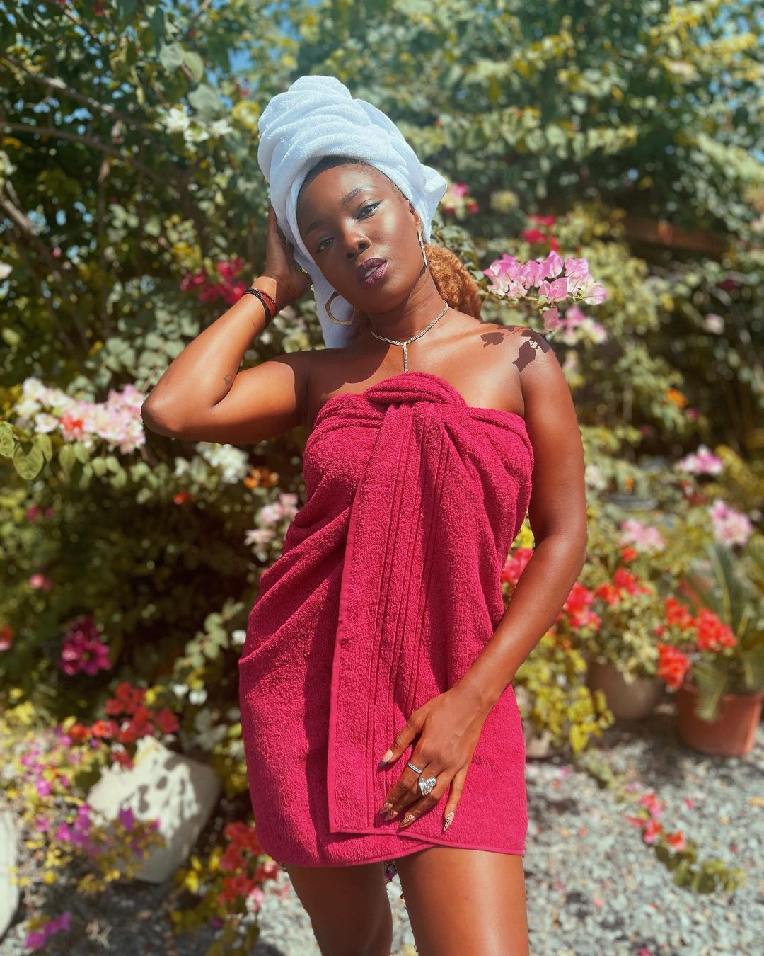 Ghanaian towel Singer, Feli Nuna