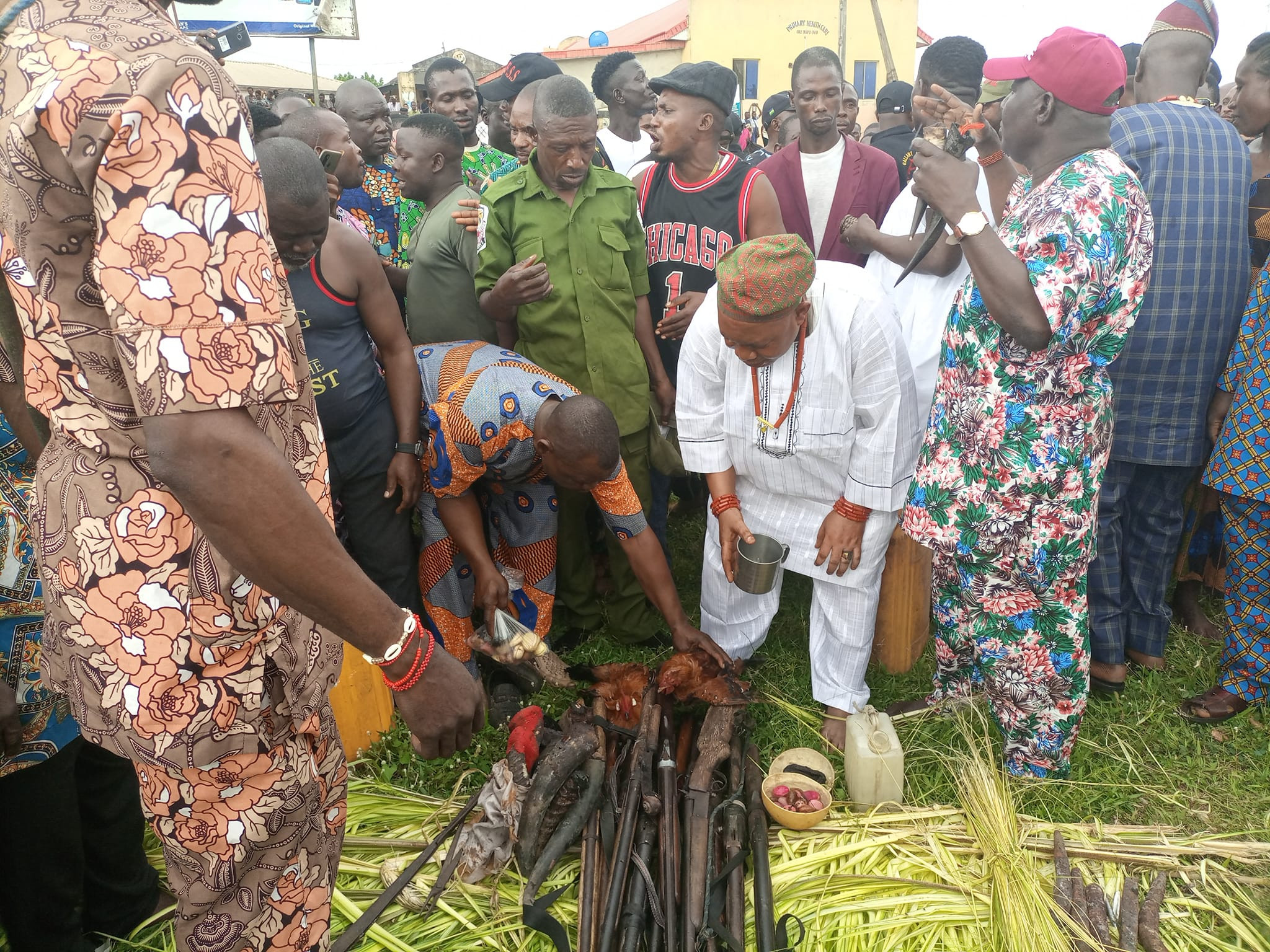 Owo church massacre: Olowo of Owo joins Ogun worshippers to invoke curses on perpetrators (photos/video) 3 62ac33187c9a5