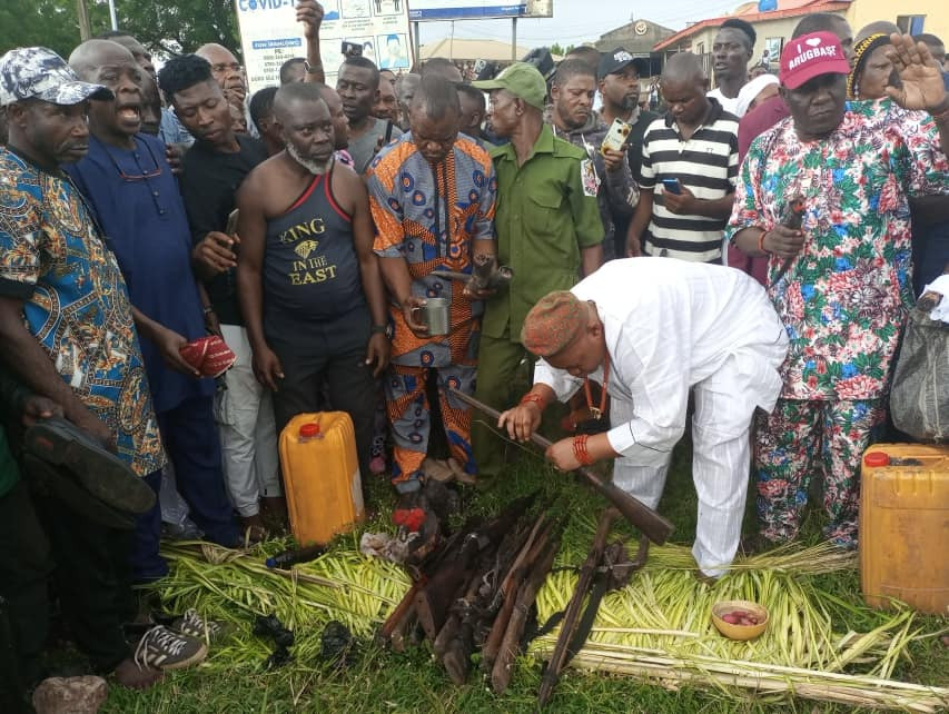 Owo church massacre: Olowo of Owo joins Ogun worshippers to invoke curses on perpetrators (photos/video) 5 62ac33bc1cb31