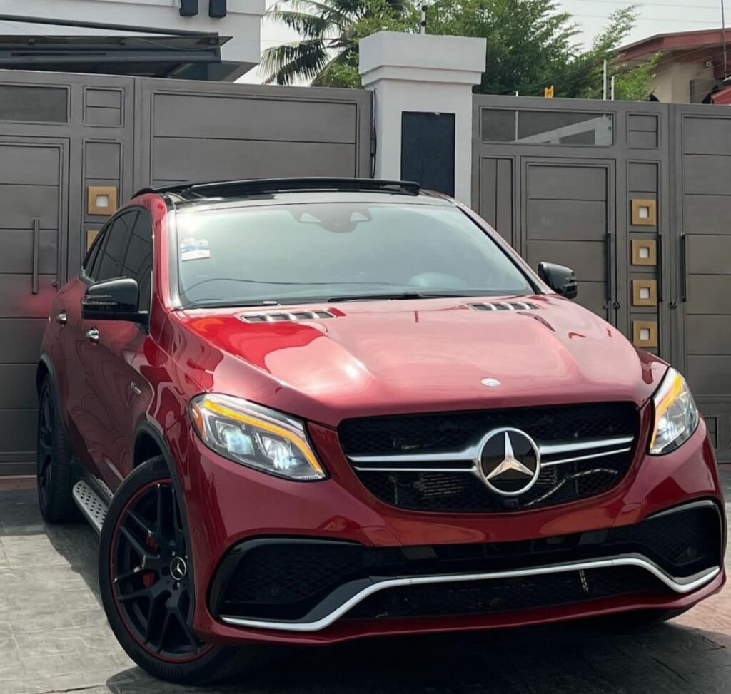 Dancer, Poco Lee acquires a brand new Mercedes Benz out of boredom 4 FWUuWgZXgAAyRCk