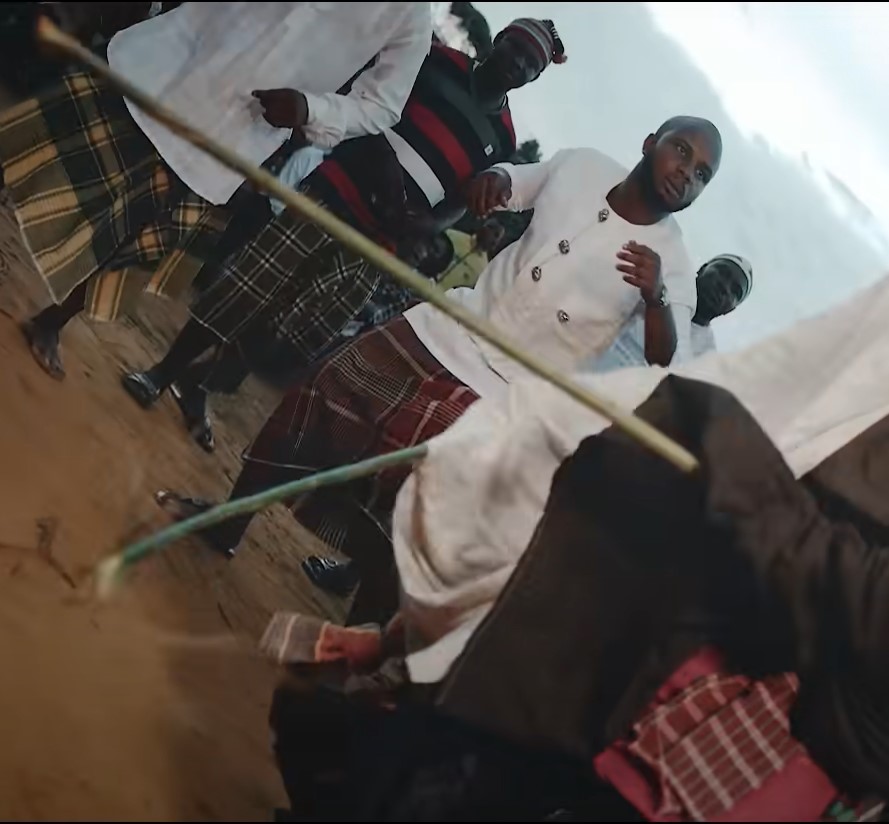 Netizens react after spotting comedian, Sabinus in a music video from four years ago (WATCH) 3 Sabinus Davido vid