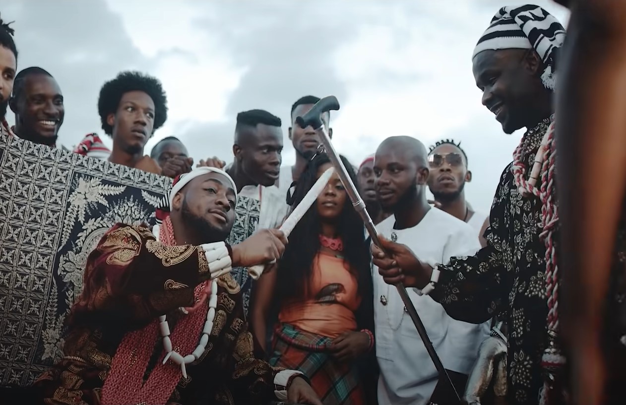 Netizens react after spotting comedian, Sabinus in a music video from four years ago (WATCH) 4 Sabinus Davido vid1