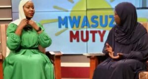 Female counsellor tells